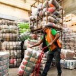 0710-22577-avec-38-9-milliards-d-importations-la-friperie-prospere-sur-les-ruines-de-la-filiere-textile-locale_L